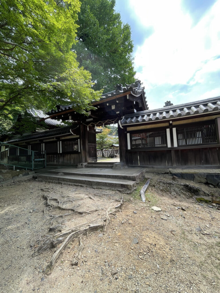 二月堂・三月堂側からの門